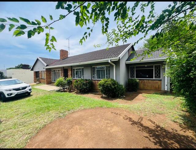 5 BEDROOM HOUSE FOR SALE IN BIRCHLEIGH